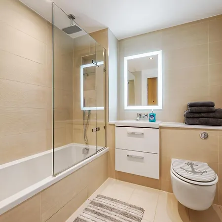 Large Modern One Bedroom * Londýn