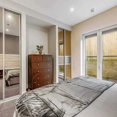 Apartmán Large Modern One Bedroom
