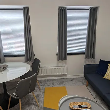 Charming & Quaint Old Compton - Quiet Guests Only Allowed, No Parties Allowed, Over 25 Years Old Or Families London