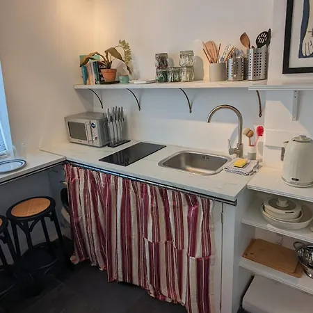 Charming & Quaint Old Compton - Quiet Guests Only Allowed, No Parties Allowed, Over 25 Years Old Or Families Apartment London