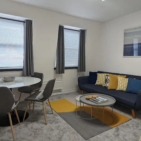 Charming & Quaint Old Compton - Quiet Guests Only Allowed, No Parties Allowed, Over 25 Years Old Or Families * London
