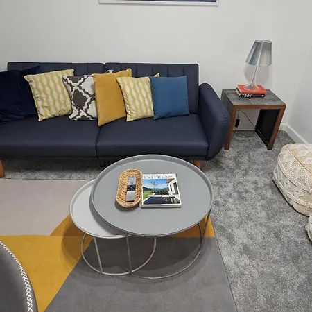 Apartment Charming & Quaint Old Compton - Quiet Guests Only Allowed, No Parties Allowed, Over 25 Years Old Or Families *