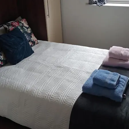 Notting Hill Next Door Bedroom In The Share Flat London