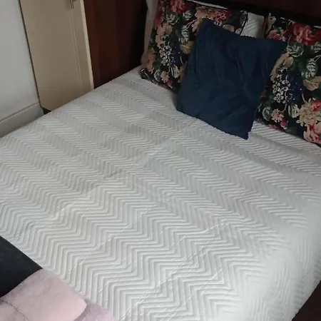 Guest house Notting Hill Next Door Bedroom In The Share Flat *