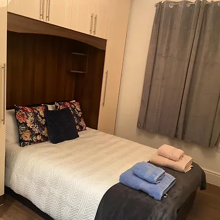 Notting Hill Next Door Bedroom In The Share Flat