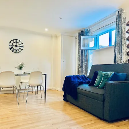 Sutton - Ground Floor Flat By The High Street Appartamento