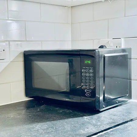 Sutton - Ground Floor Flat By The High Street * Sutton (Greater London)