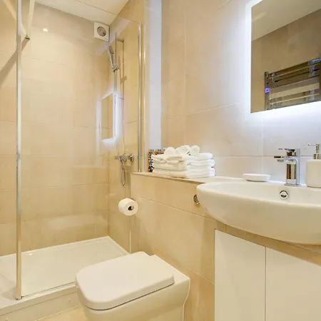 Hybrid Resi - London, Near Richmond - Wimbledon * New Malden
