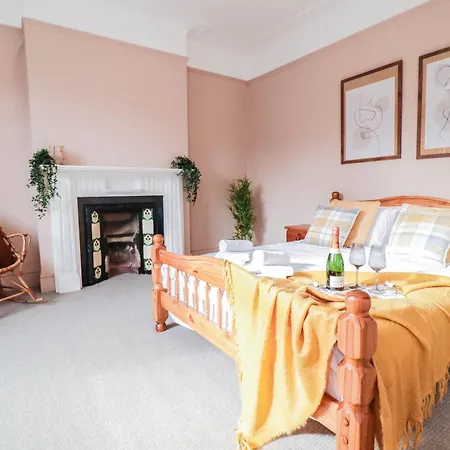 Stunning 5 Bed House In Clapham - Free Wifi! * London