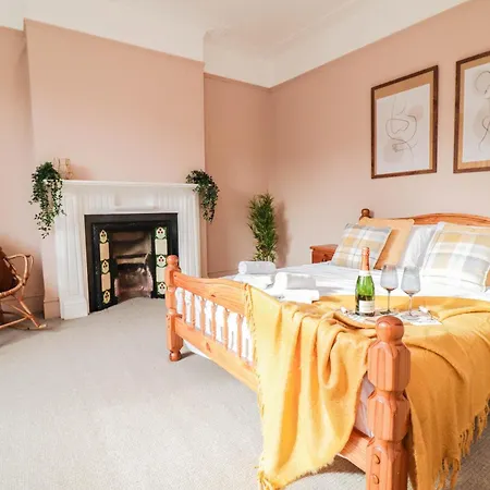 Holiday home Stunning 5 Bed House In Clapham - Free Wifi!