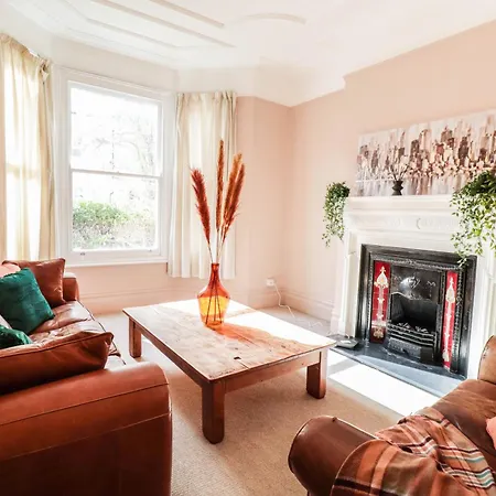 Stunning 5 Bed House In Clapham - Free Wifi! Holiday home