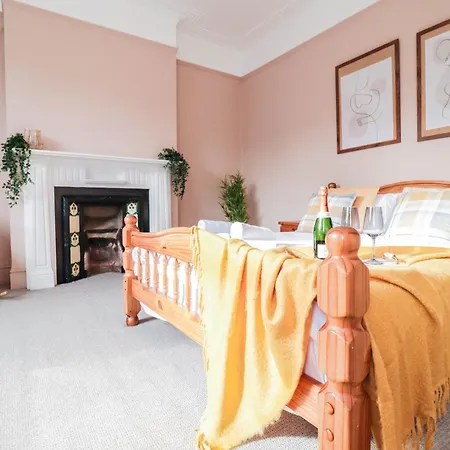 Holiday home Stunning 5 Bed House In Clapham - Free Wifi! London