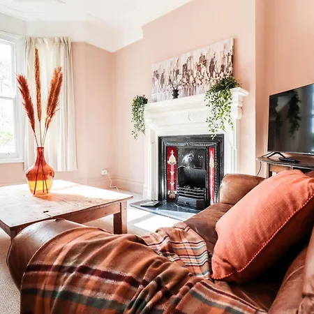 Holiday home Stunning 5 Bed House In Clapham - Free Wifi!