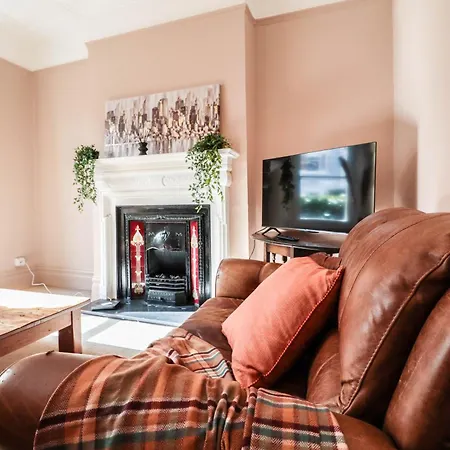 Stunning 5 Bed House In Clapham - Free Wifi! *