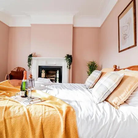 Stunning 5 Bed House In Clapham - Free Wifi! Holiday home