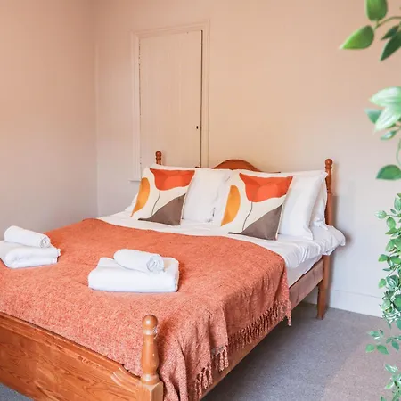 Stunning 5 Bed House In Clapham - Free Wifi! Holiday home *