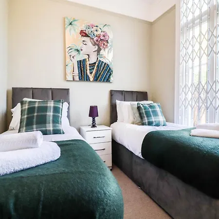 Stunning 5 Bed House In Clapham - Free Wifi! Holiday home London