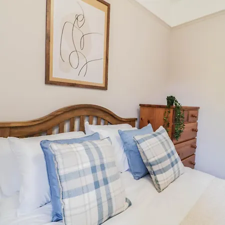 Stunning 5 Bed House In Clapham - Free Wifi! *