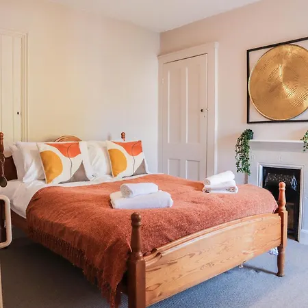 Stunning 5 Bed House In Clapham - Free Wifi! Holiday home *