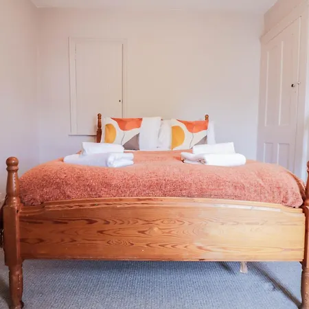 Stunning 5 Bed House In Clapham - Free Wifi! London