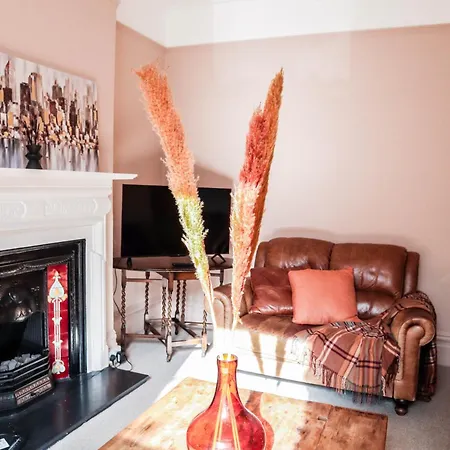 Holiday home Stunning 5 Bed House In Clapham - Free Wifi! *