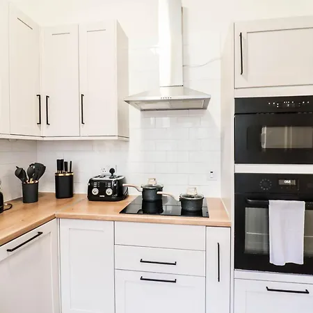 Stunning 5 Bed House In Clapham - Free Wifi!