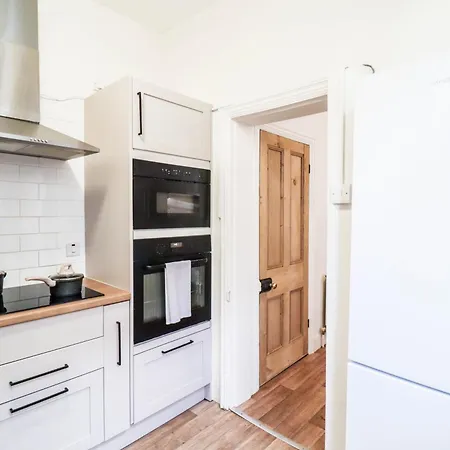 Holiday home Stunning 5 Bed House In Clapham - Free Wifi!