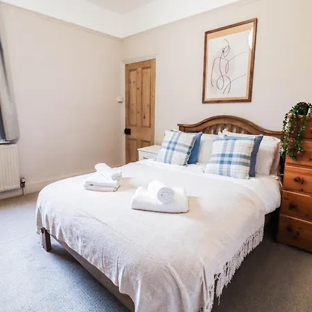 Stunning 5 Bed House In Clapham - Free Wifi! London