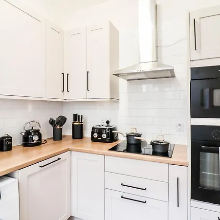 Stunning 5 Bed House In Clapham - Free Wifi! *