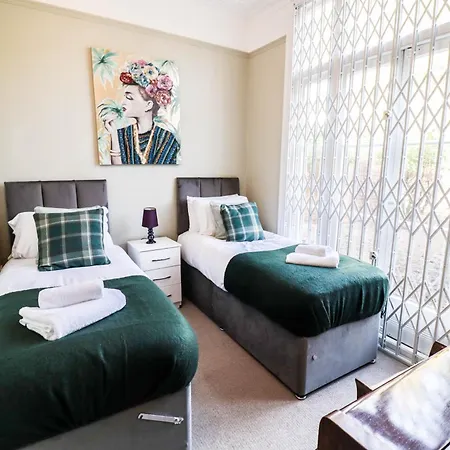 Stunning 5 Bed House In Clapham - Free Wifi! London