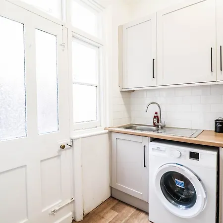 Stunning 5 Bed House In Clapham - Free Wifi! London