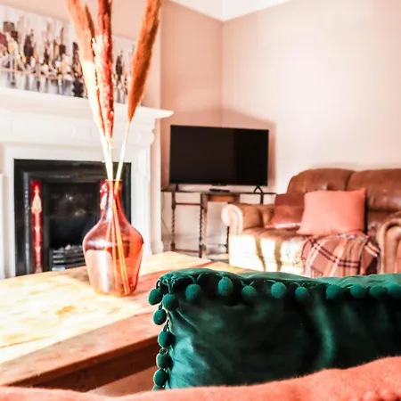 Stunning 5 Bed House In Clapham - Free Wifi! * London