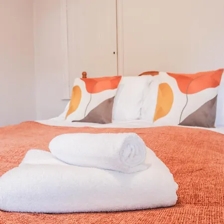 Stunning 5 Bed House In Clapham - Free Wifi! Holiday home *