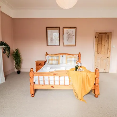 Stunning 5 Bed House In Clapham - Free Wifi! * London