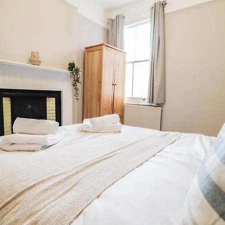 Stunning 5 Bed House In Clapham - Free Wifi! Holiday home