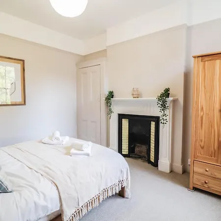 Stunning 5 Bed House In Clapham - Free Wifi! *