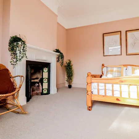 Stunning 5 Bed House In Clapham - Free Wifi!