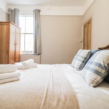 Stunning 5 Bed House In Clapham - Free Wifi! London