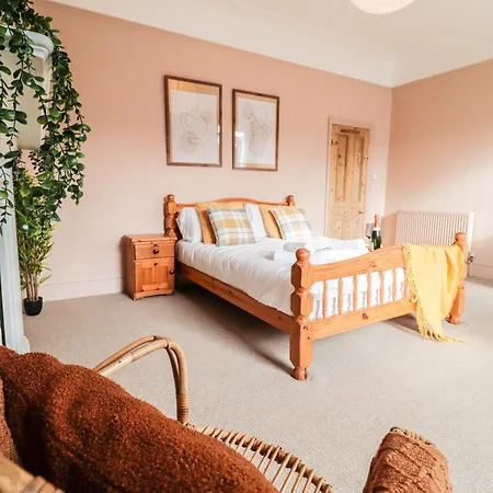 Stunning 5 Bed House In Clapham - Free Wifi! London