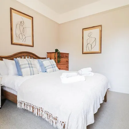 Stunning 5 Bed House In Clapham - Free Wifi! Holiday home London