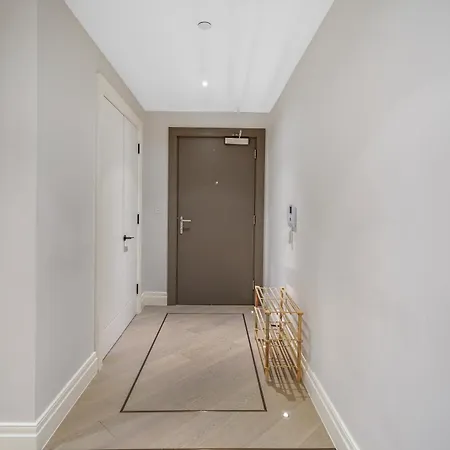 Apartment Utopian 3 Bedroom Kilburn *