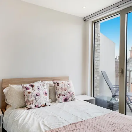 Apartment Utopian 3 Bedroom Kilburn London
