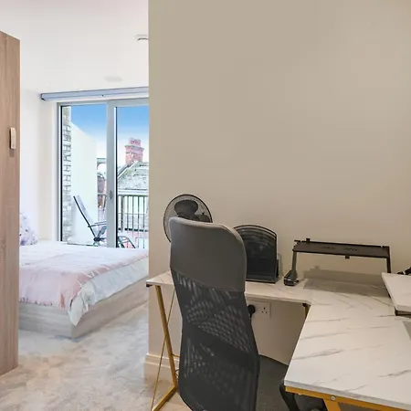 Utopian 3 Bedroom Kilburn Apartment *