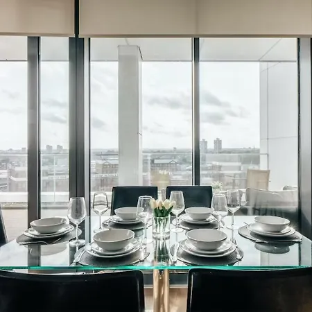 3 Bedroom Penthouse With Private Terrace, Battersea, Nine Elms * Londýn