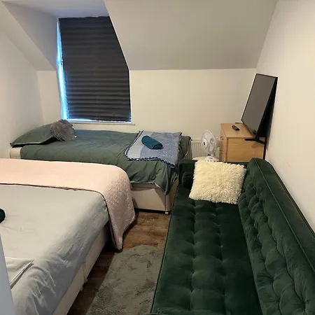 Wembley Area Serviced Apartments, 15mins To Central Apartment London