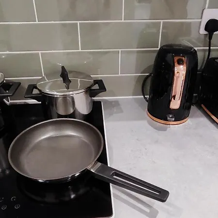 아파트 Modern In Stoke Newington 런던
