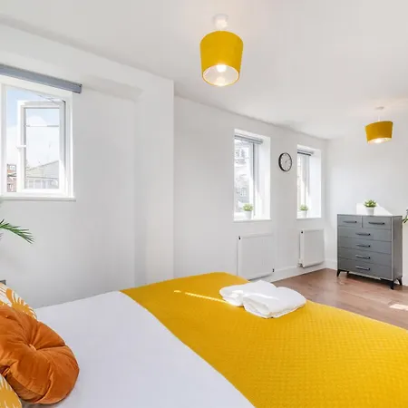 Modern - 2 Bedrooms 2 Bath - Battersea, Vauxhall & Nine Elms Station London