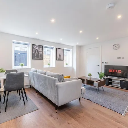 Modern - 2 Bedrooms 2 Bath - Battersea, Vauxhall & Nine Elms Station * London