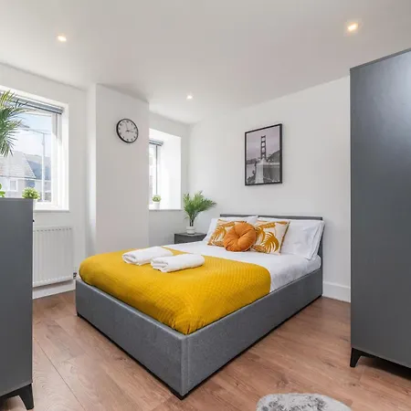 Modern - 2 Bedrooms 2 Bath - Battersea, Vauxhall & Nine Elms Station Apartment