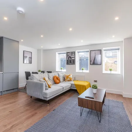 Modern - 2 Bedrooms 2 Bath - Battersea, Vauxhall & Nine Elms Station London